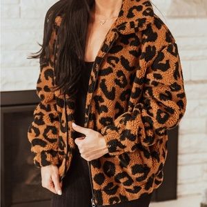 Caramel Leopard Print Zip Up Sherpa Jacket size small